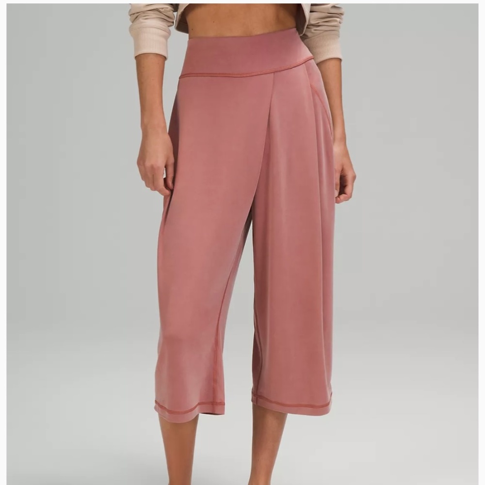 Lululemon Wide Leg High Rise Crop 19" pant culottes size 6